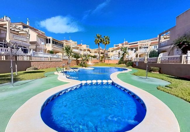 Bungalow en Orihuela Costa - Beautiful Zeniamar Corner with Communal Pool