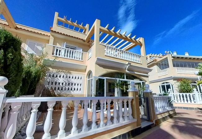 Bungalow en Orihuela Costa - Beautiful Zeniamar Corner with Communal Pool Bungalow en Orihuela Costa - Beautiful Zeniamar Corner with Communal Pool
