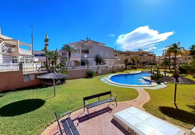 Bungalow i Orihuela Costa - Beautiful Zeniamar Corner with Communal Pool