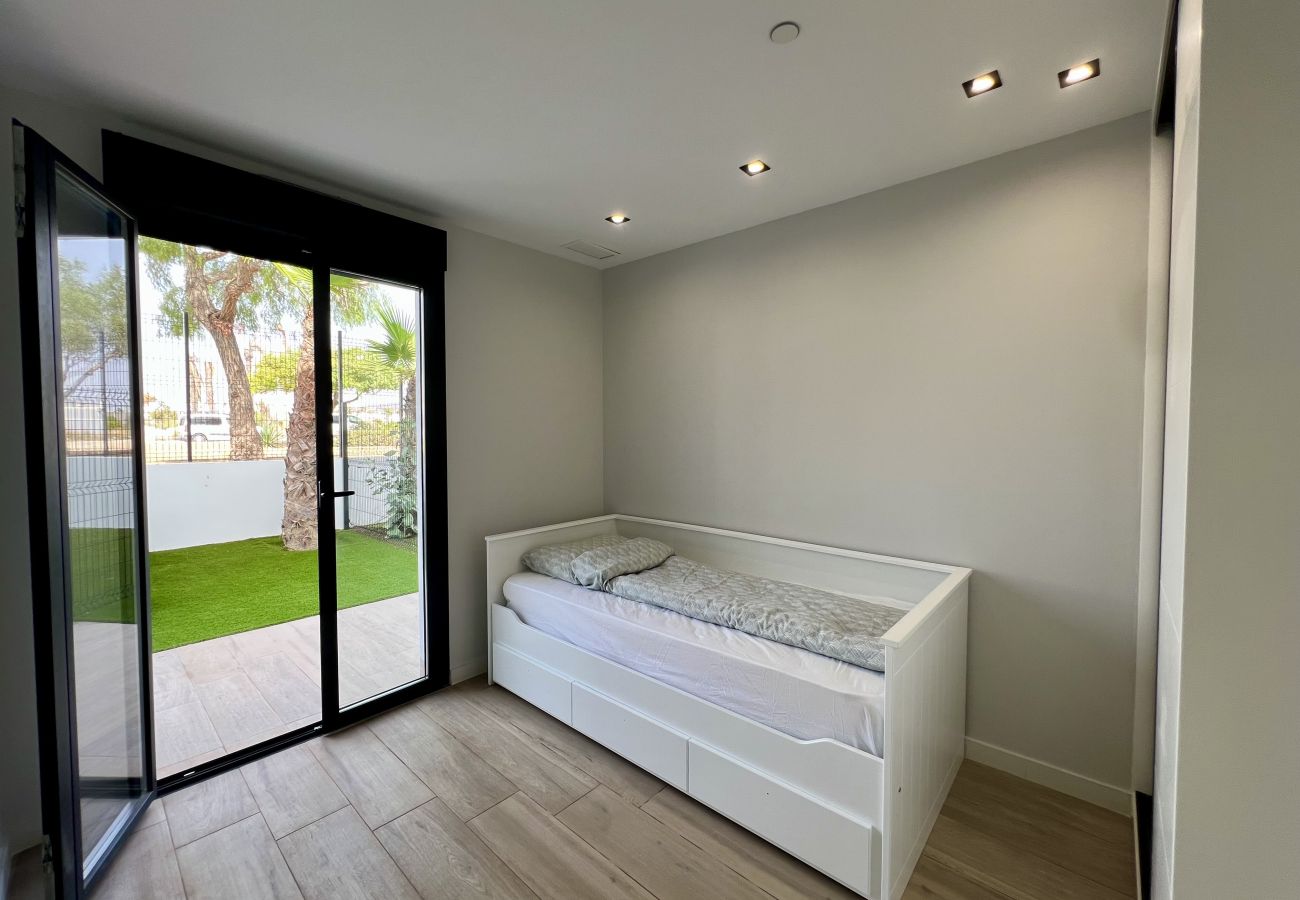 Leilighet i Orihuela Costa - Beautiful Ground Floor Apartment in Innova Beach R